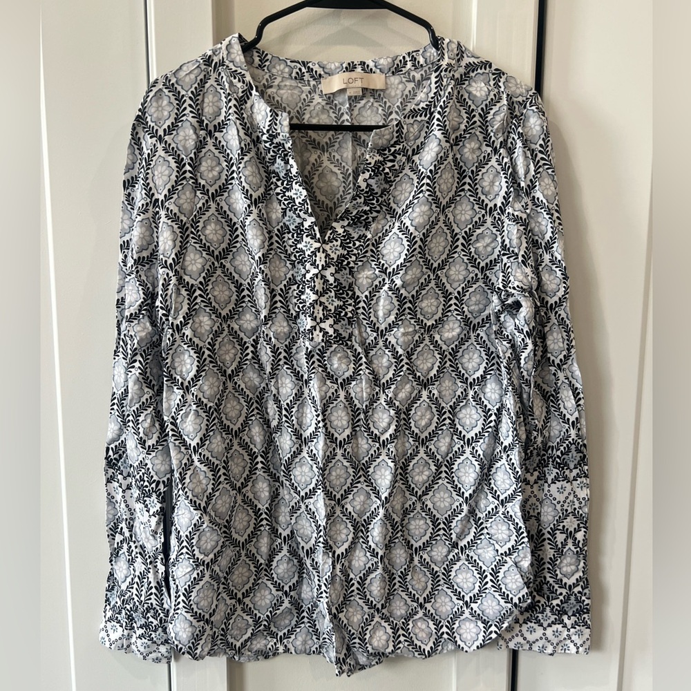 LOFT - Women's Blue/White Patterned Top